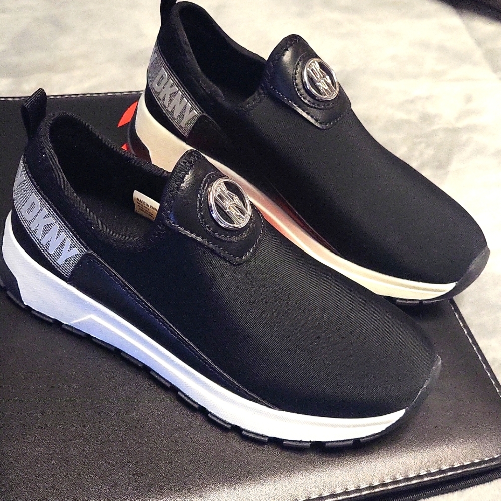 Comfy Dkny shoes size 3